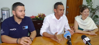 Team leader Stefanoudis, principal secretary Decomarmond and principal scientist Woodall in a meeting with the press last year. (Seychelles Nation) Photo License: CC-BY 