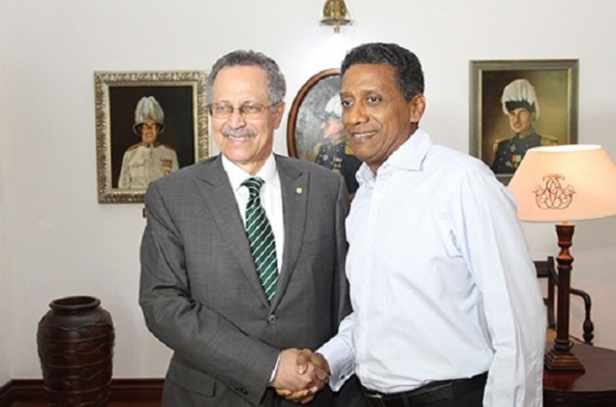 Secretary General, Patrick Gomes and Seychelles President Danny Faure (State House)
